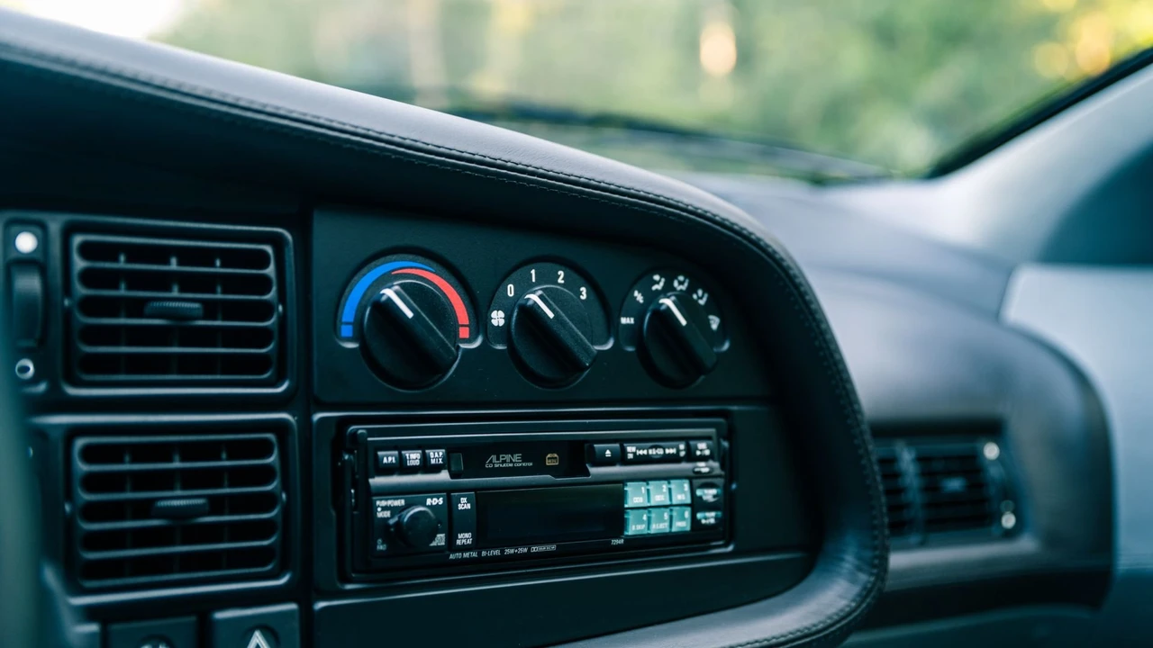 1993 Jaguar XJ220 - Image 24 of 31