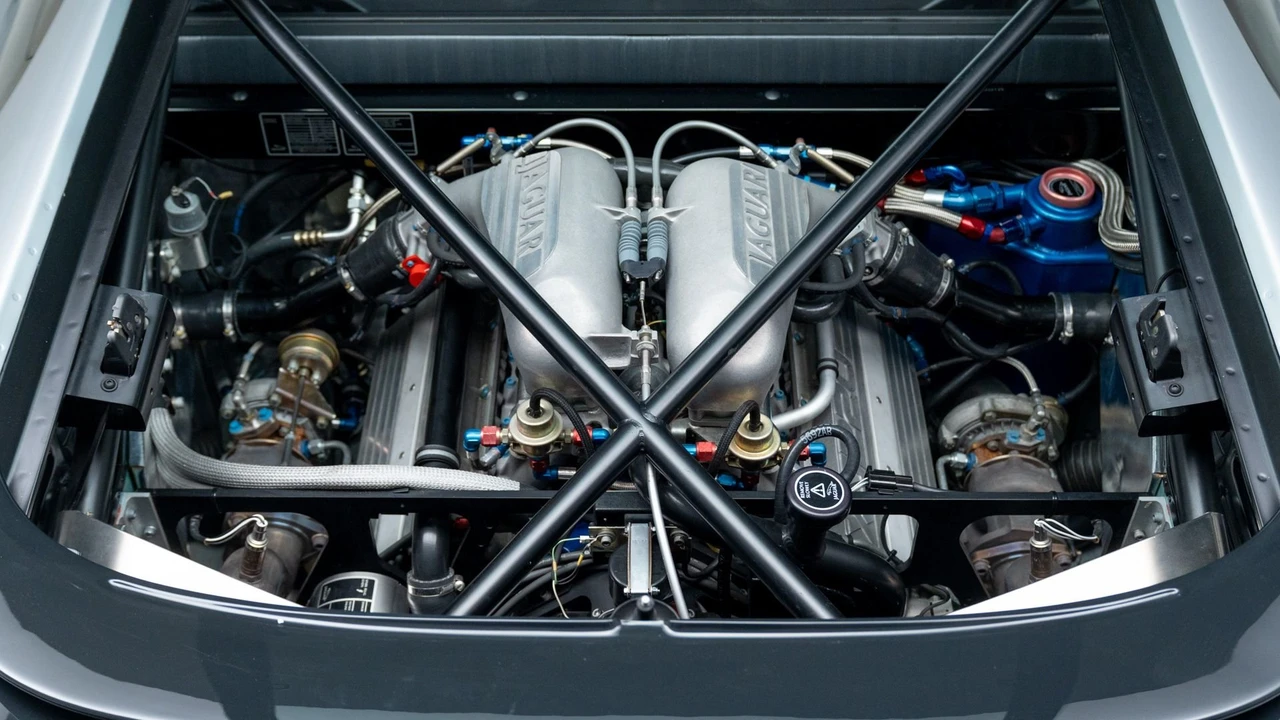 1993 Jaguar XJ220 - Image 9 of 31