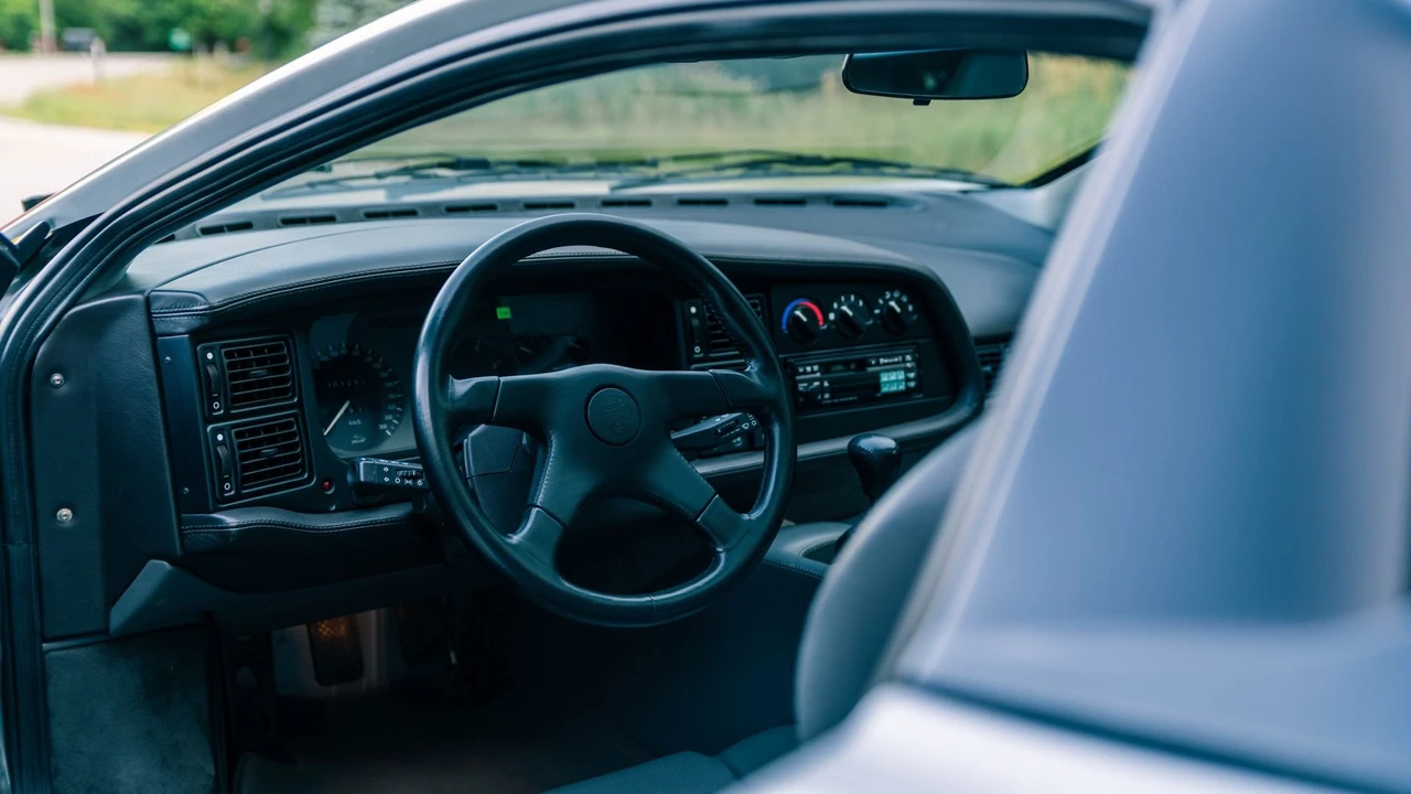 1993 Jaguar XJ220 - Image 25 of 31
