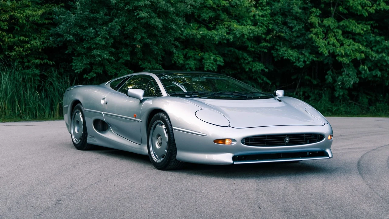 1993 Jaguar XJ220 - Image 17 of 31