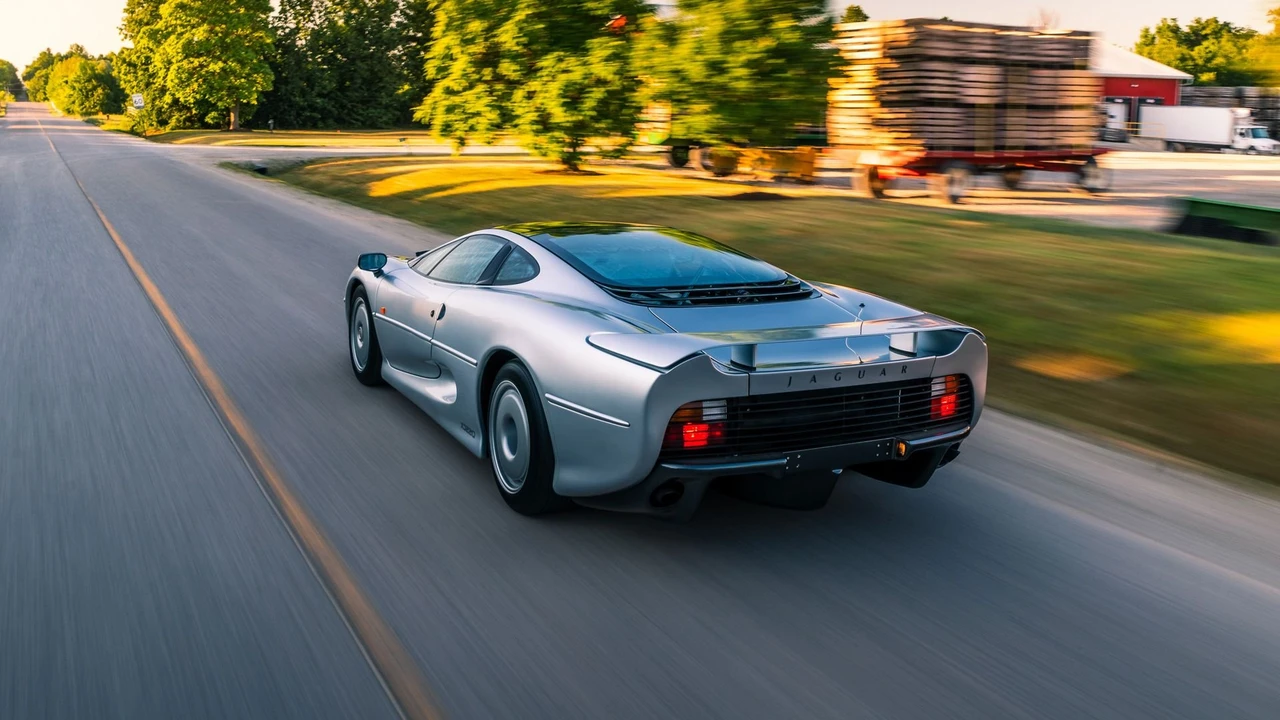 1993 Jaguar XJ220 - Image 13 of 31