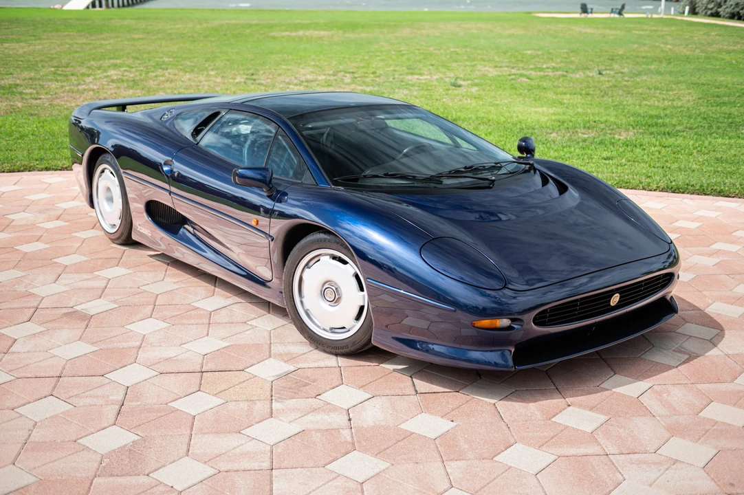 1993 Jaguar XJ220 - Image 2 of 31