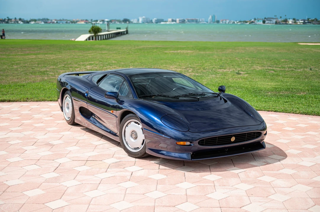 1993 Jaguar XJ220 - Image 3 of 31