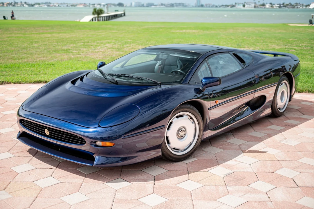 1993 Jaguar XJ220 - Image 4 of 31