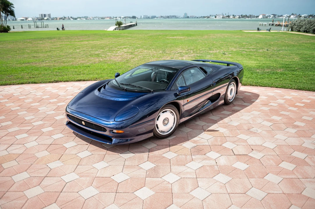 1993 Jaguar XJ220 - Image 5 of 31