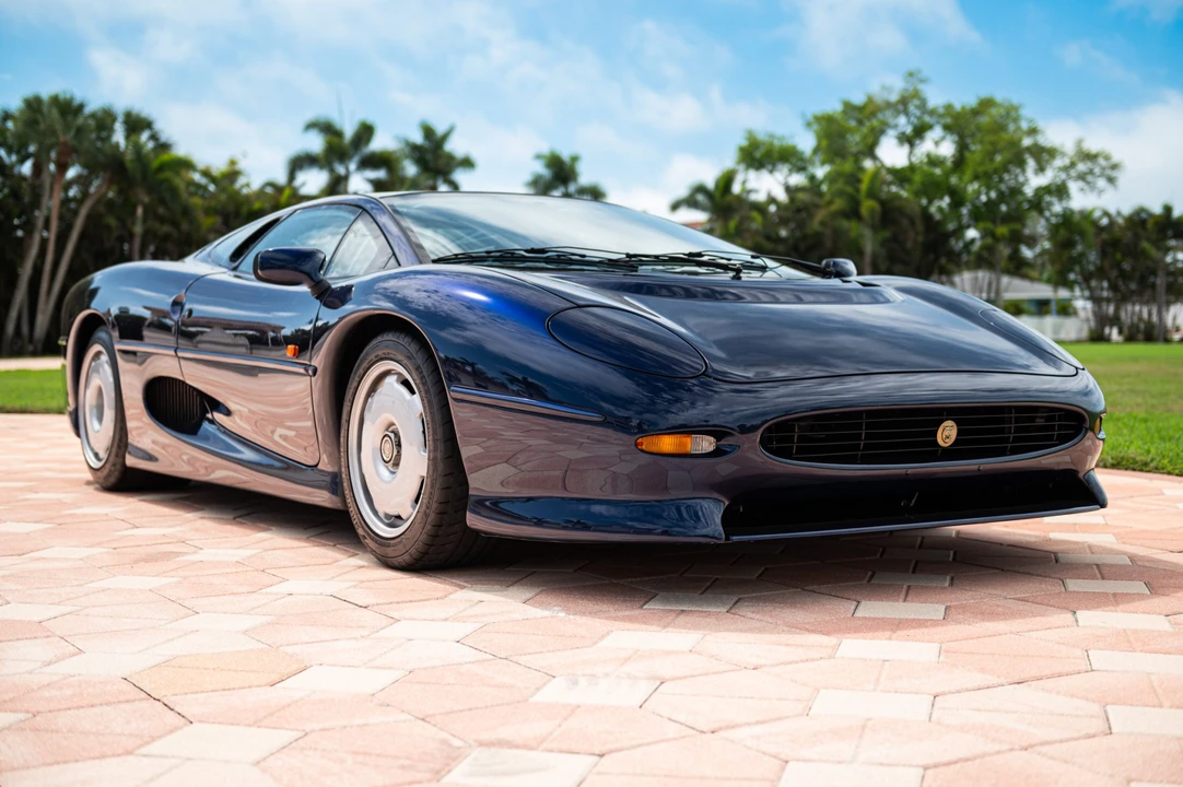 1993 Jaguar XJ220 - Image 7 of 31
