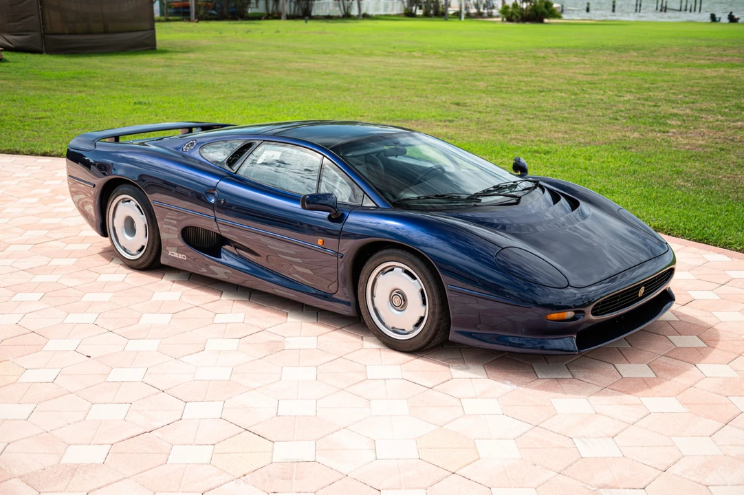 1993 Jaguar XJ220 - Image 8 of 31