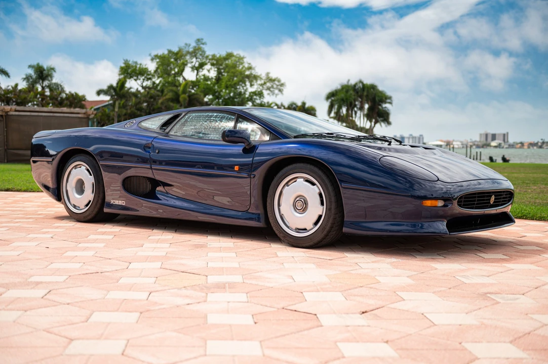 1993 Jaguar XJ220 - Image 9 of 31
