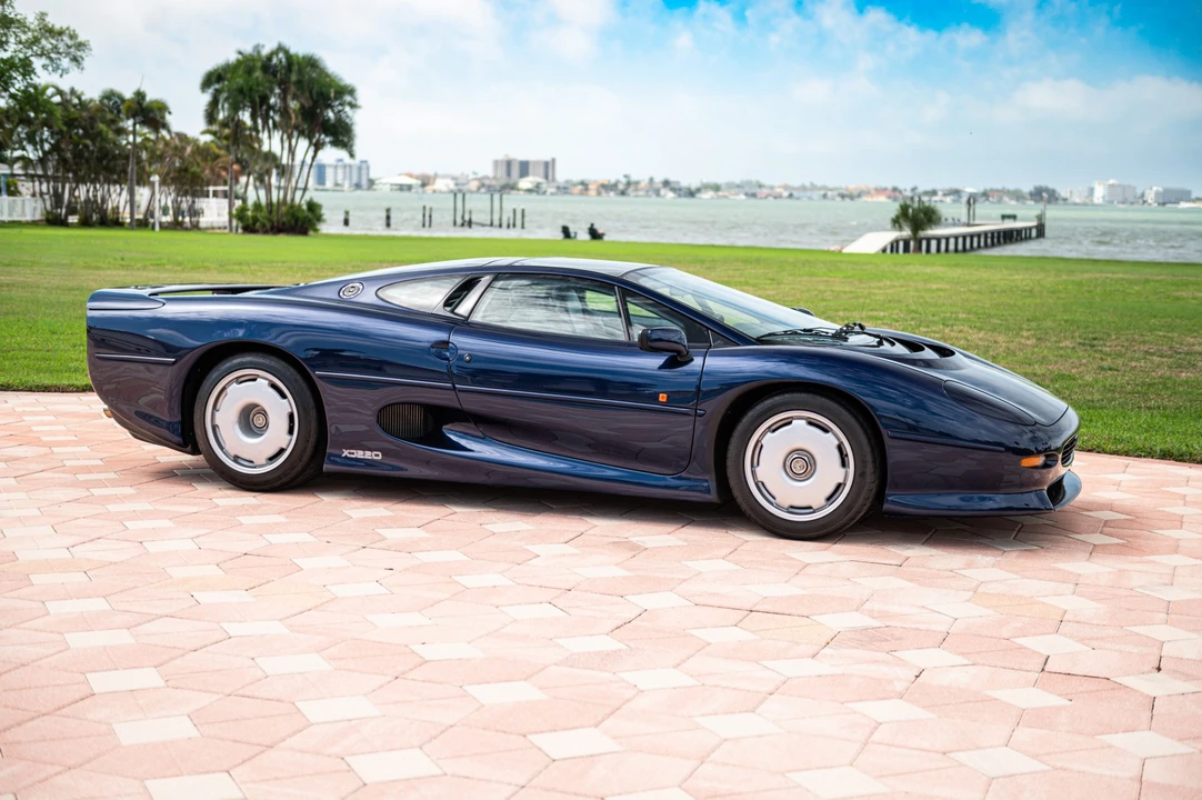 1993 Jaguar XJ220 - Image 10 of 31