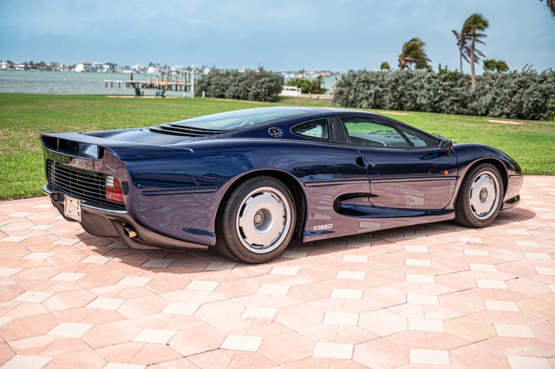 1993 Jaguar XJ220 - Image 16 of 31