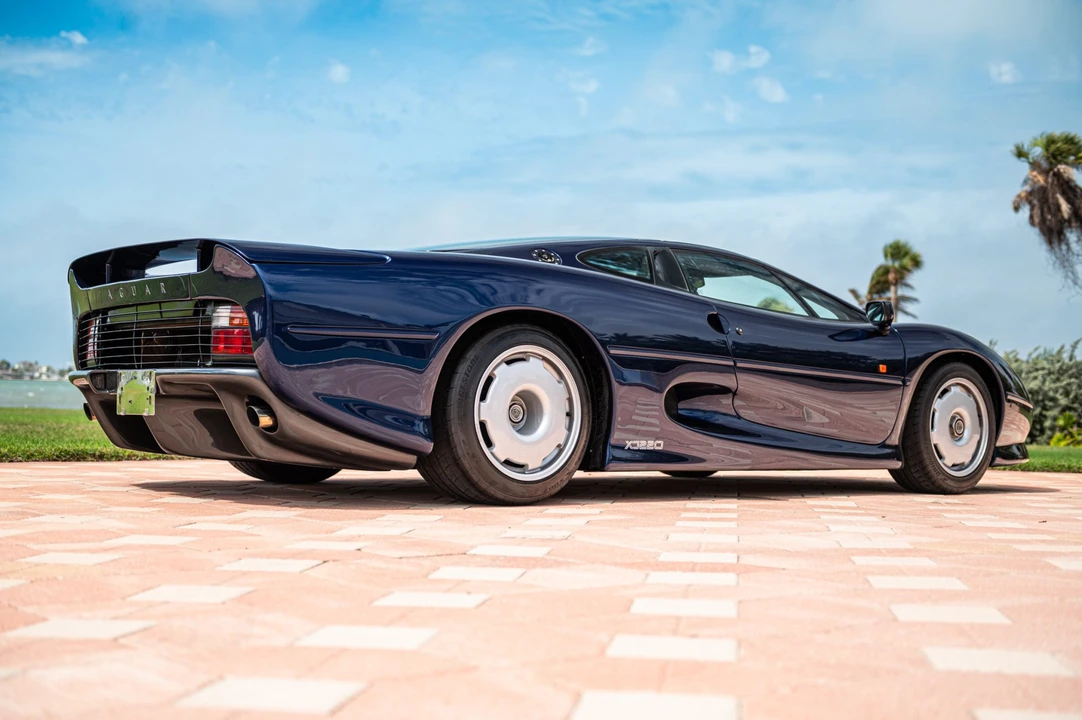 1993 Jaguar XJ220 - Image 17 of 31