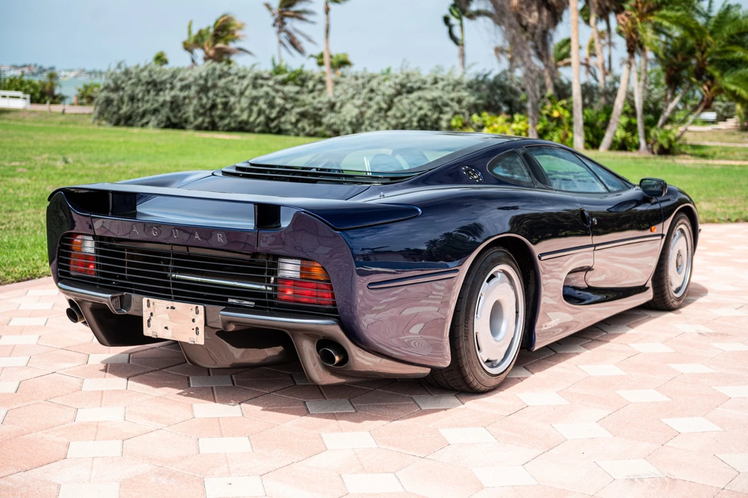 1993 Jaguar XJ220 - Image 18 of 31