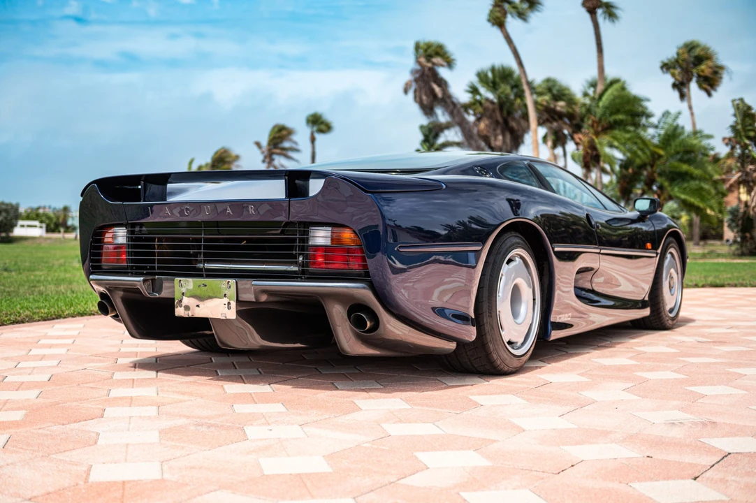 1993 Jaguar XJ220 - Image 19 of 31