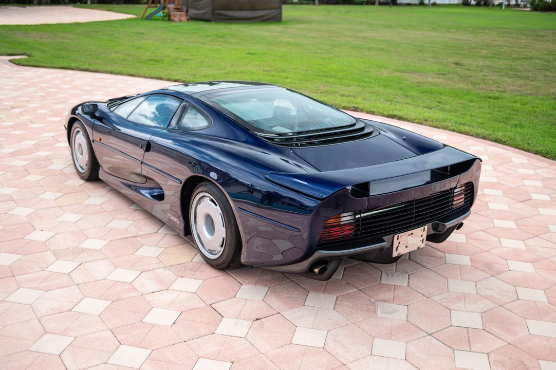 1993 Jaguar XJ220 - Image 22 of 31