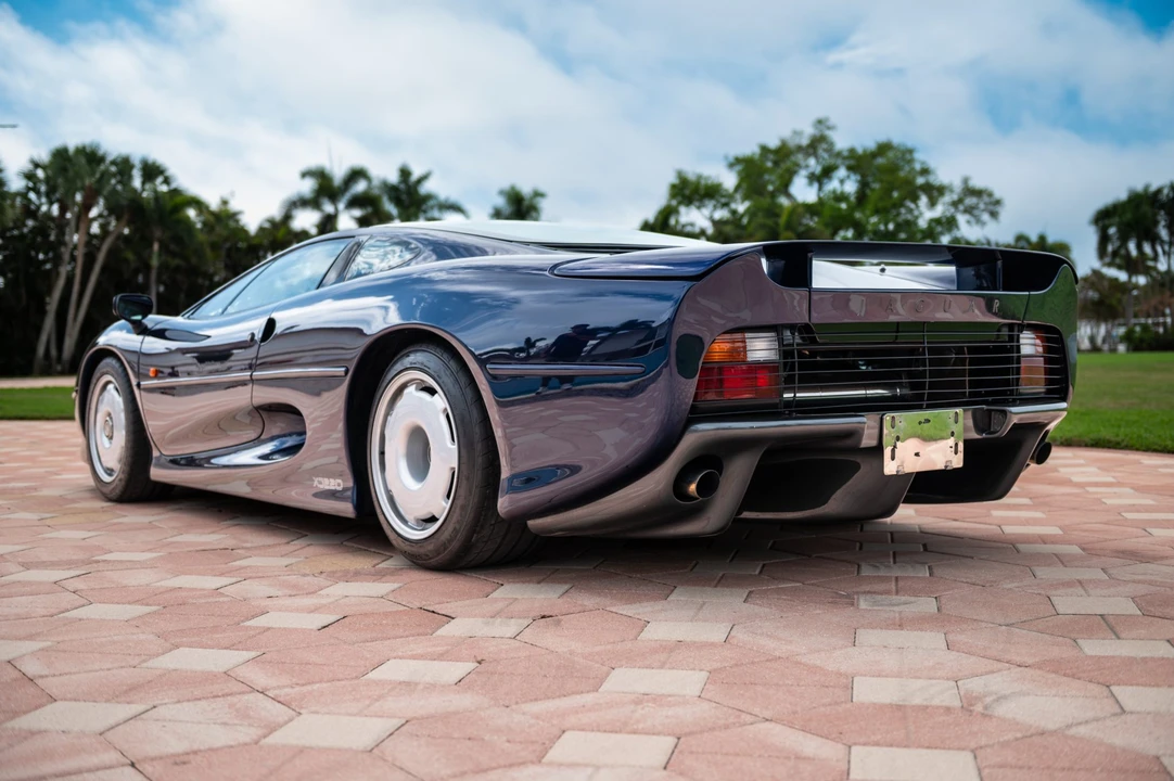 1993 Jaguar XJ220 - Image 23 of 31