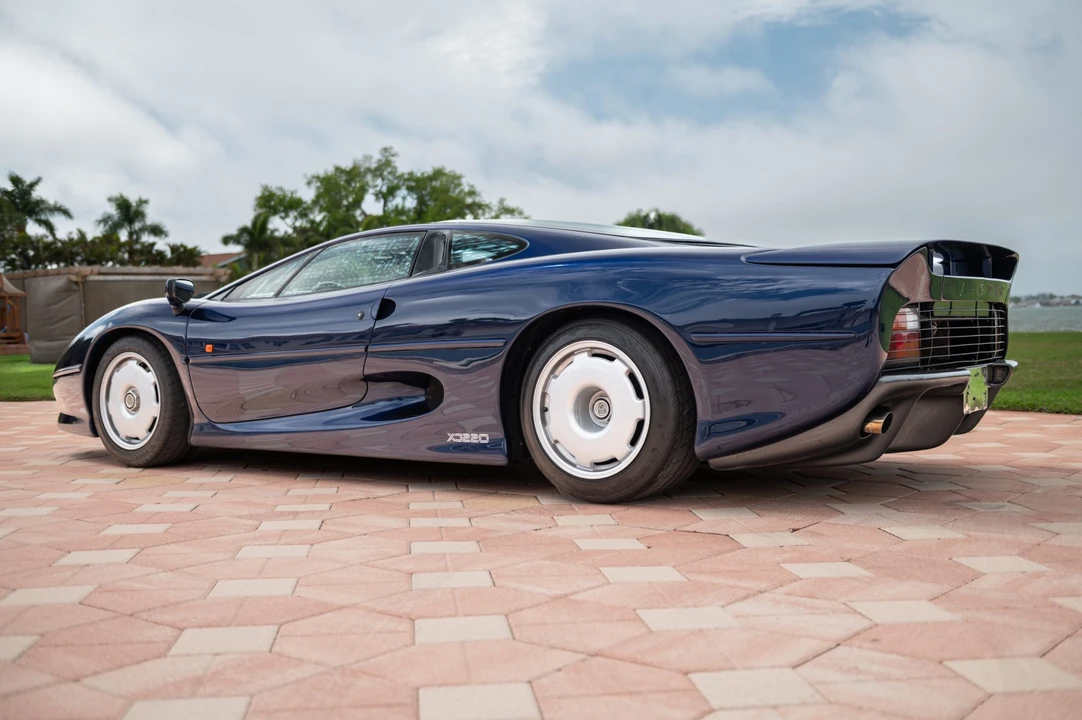 1993 Jaguar XJ220 - Image 25 of 31