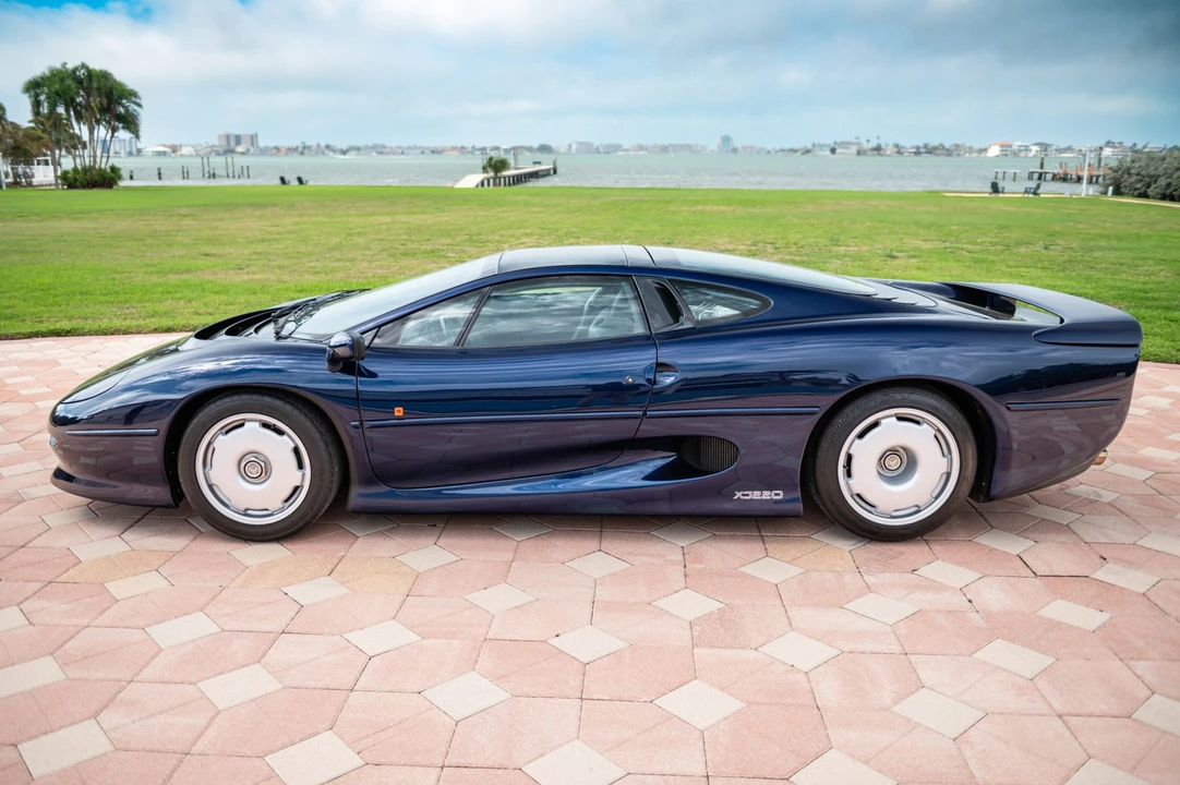 1993 Jaguar XJ220 - Image 26 of 31