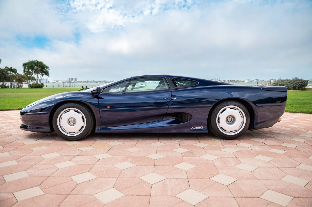 1993 Jaguar XJ220 - Image 27 of 31