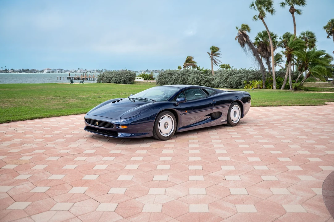 1993 Jaguar XJ220 - Image 29 of 31