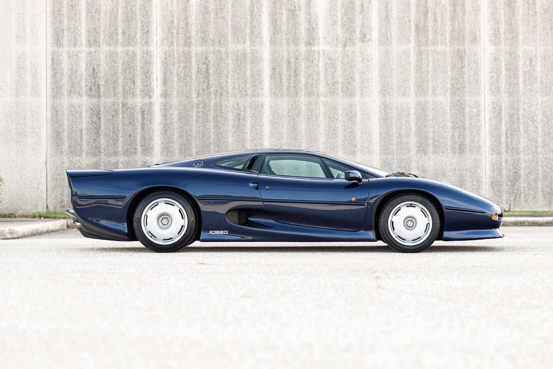 1993 Jaguar XJ220 - Image 17 of 31