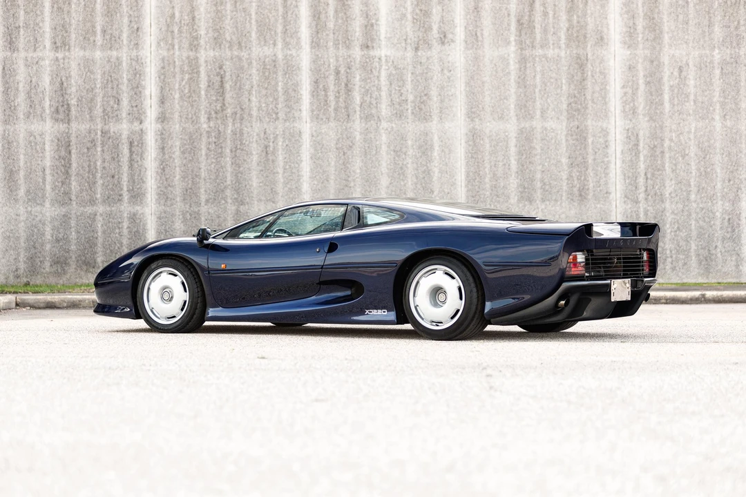 1993 Jaguar XJ220 - Image 13 of 31