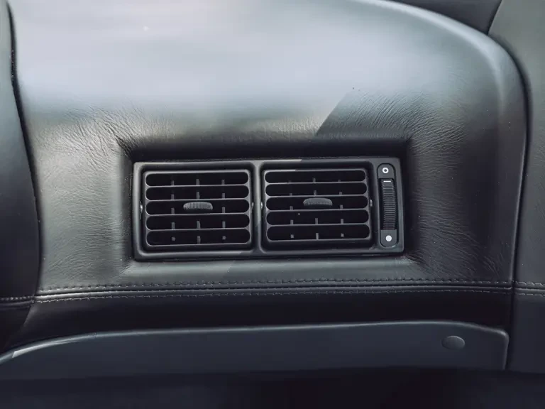 1993 Jaguar XJ220 - Image 30 of 31