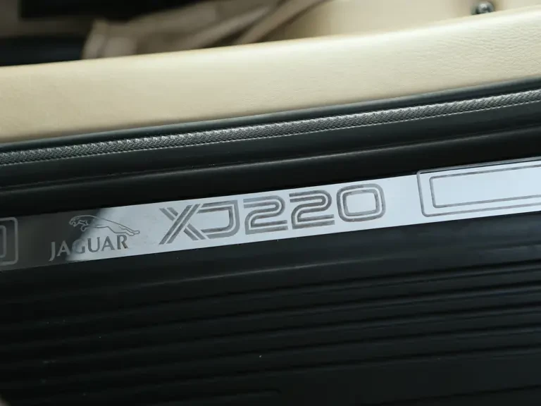 1993 Jaguar XJ220 - Image 11 of 19