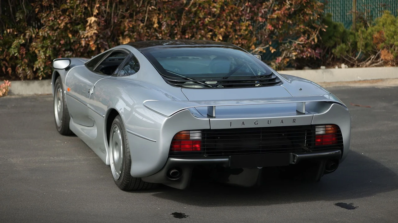 1993 Jaguar XJ220 - Image 17 of 31