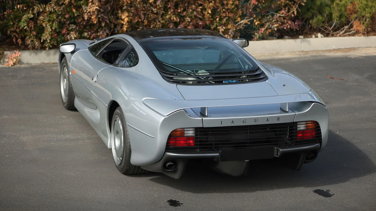 1993 Jaguar XJ220 - Image 16 of 31