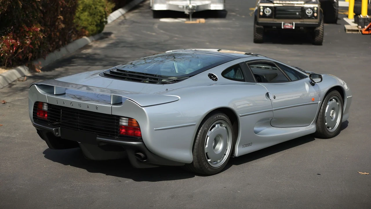 1993 Jaguar XJ220 - Image 15 of 31