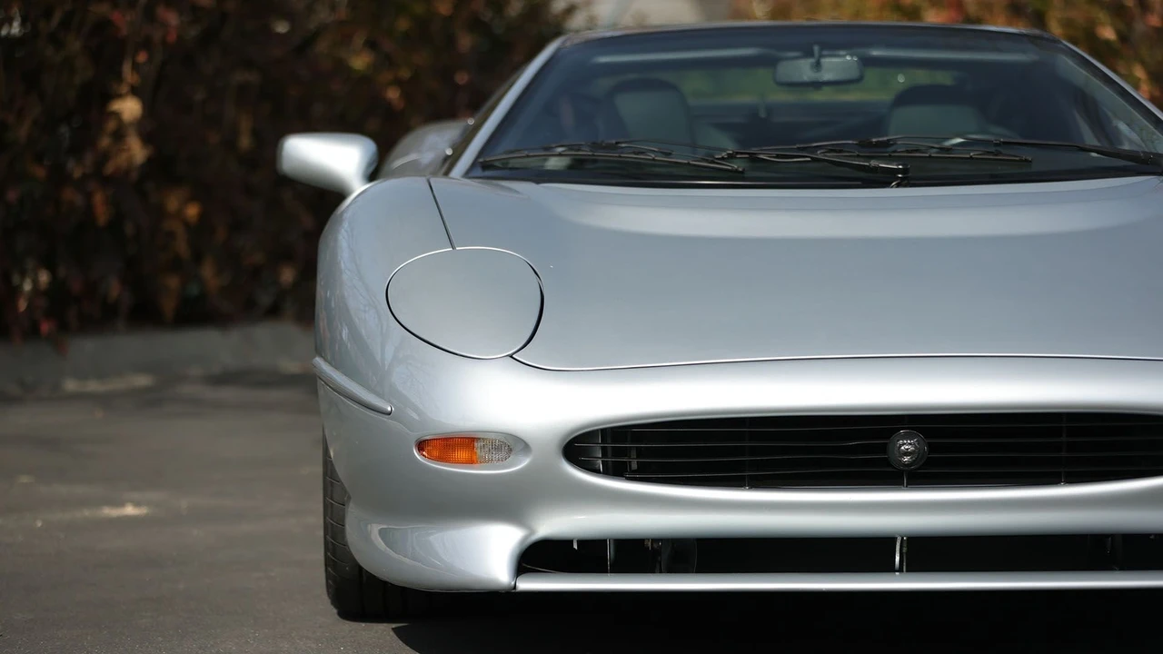 1993 Jaguar XJ220 - Image 29 of 31