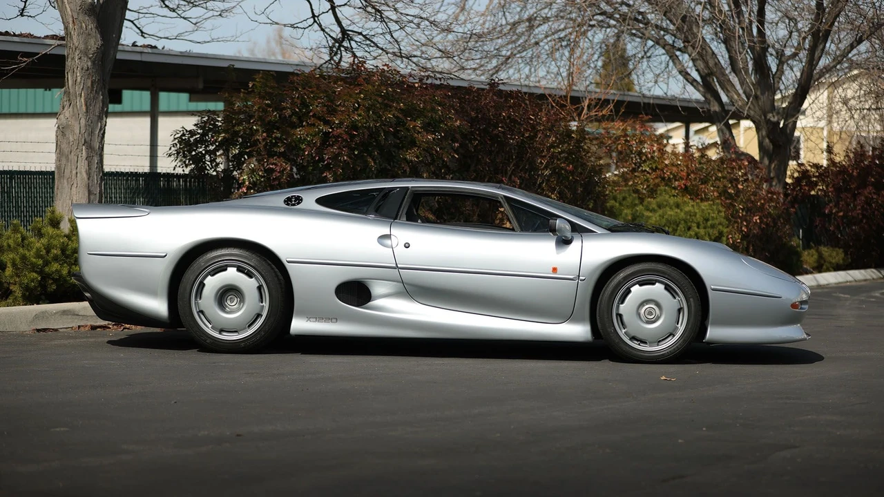 1993 Jaguar XJ220 - Image 10 of 31