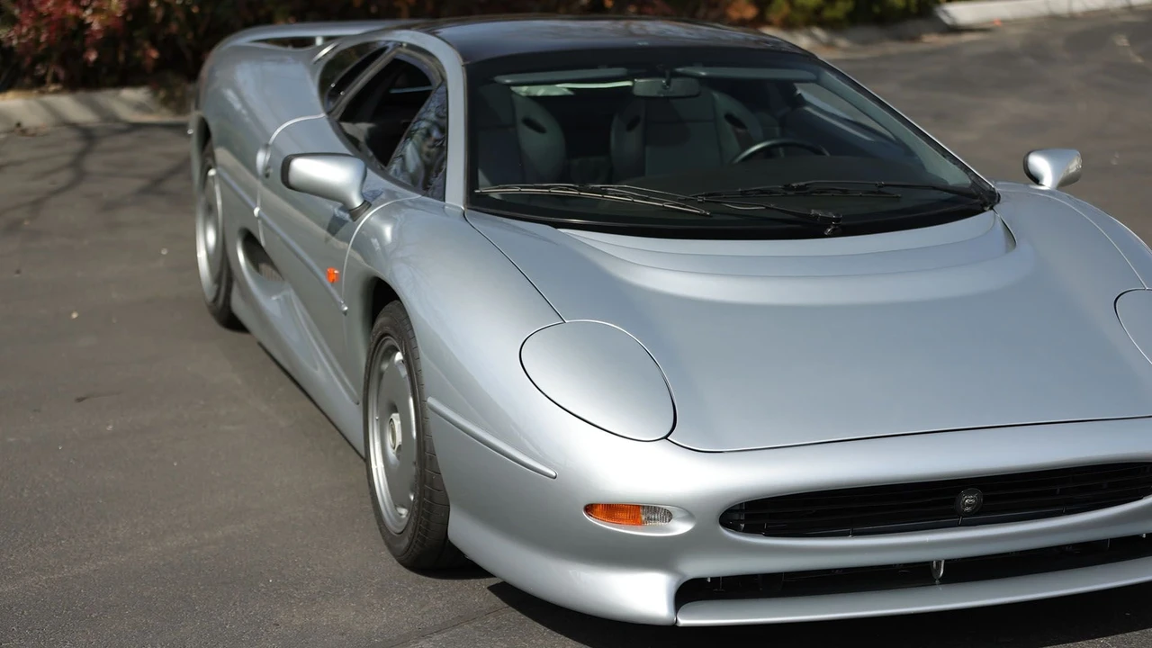 1993 Jaguar XJ220 - Image 27 of 31