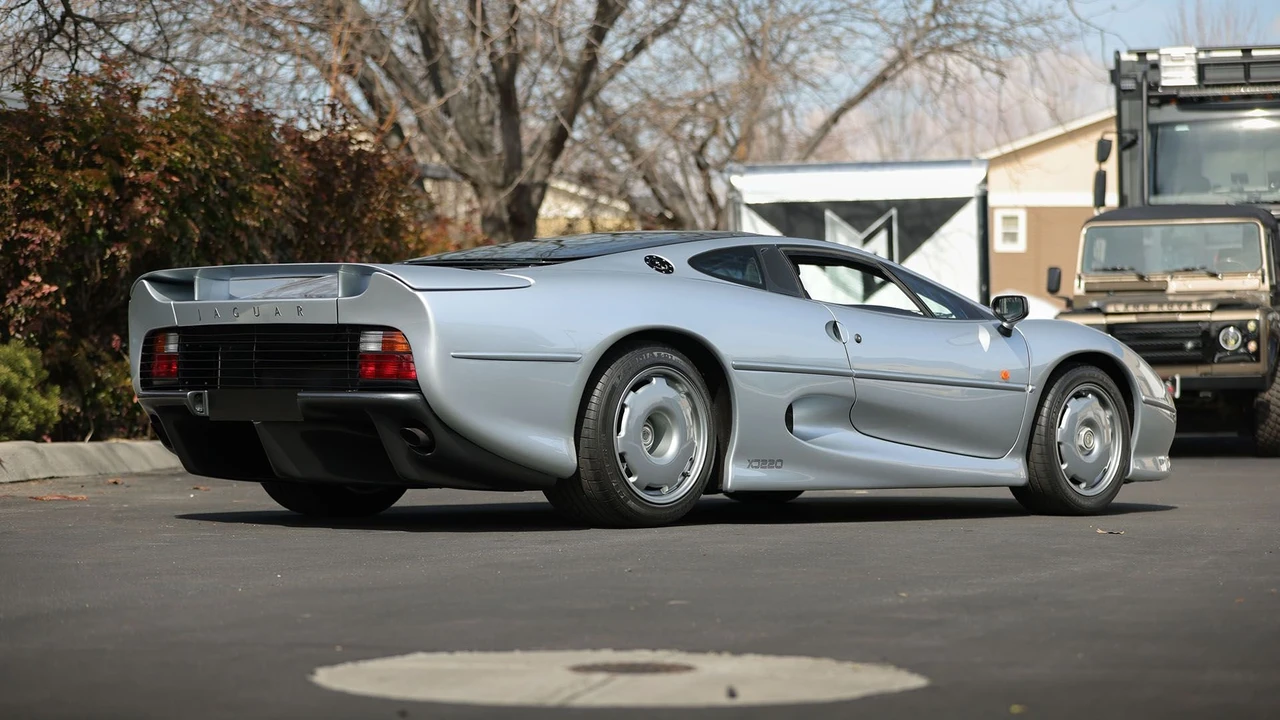 1993 Jaguar XJ220 - Image 13 of 31