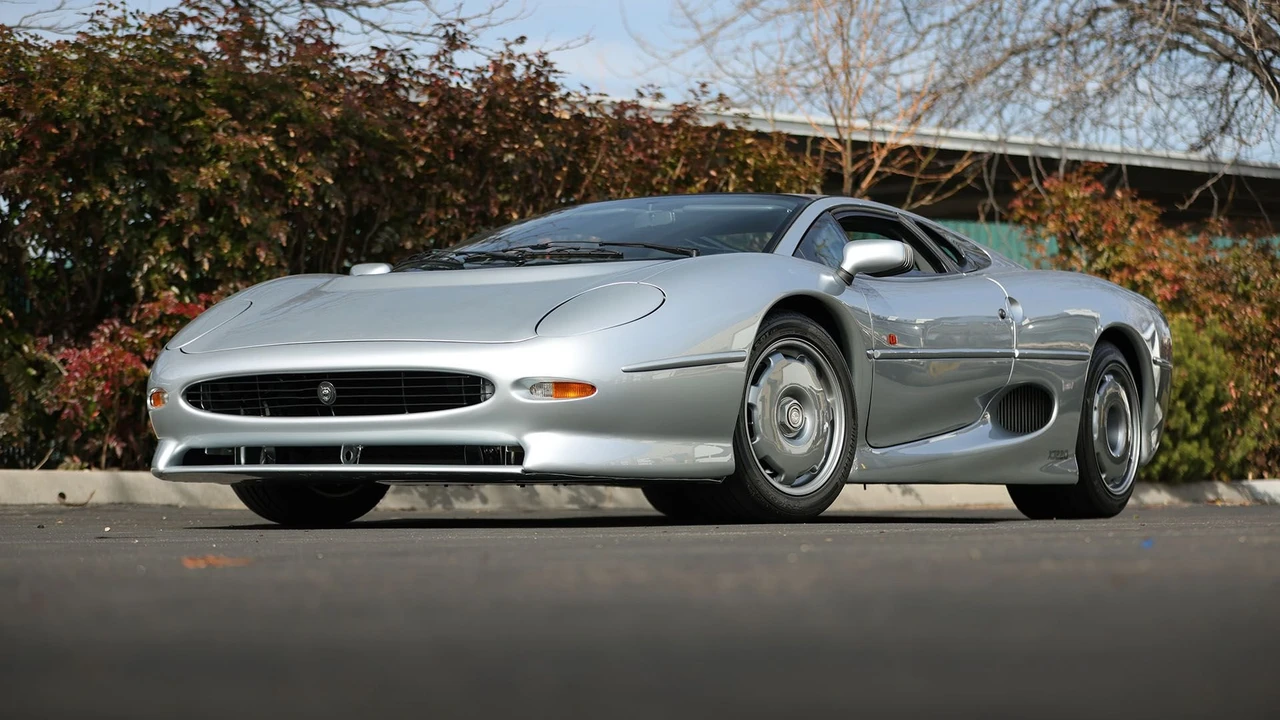 1993 Jaguar XJ220 - Image 7 of 31