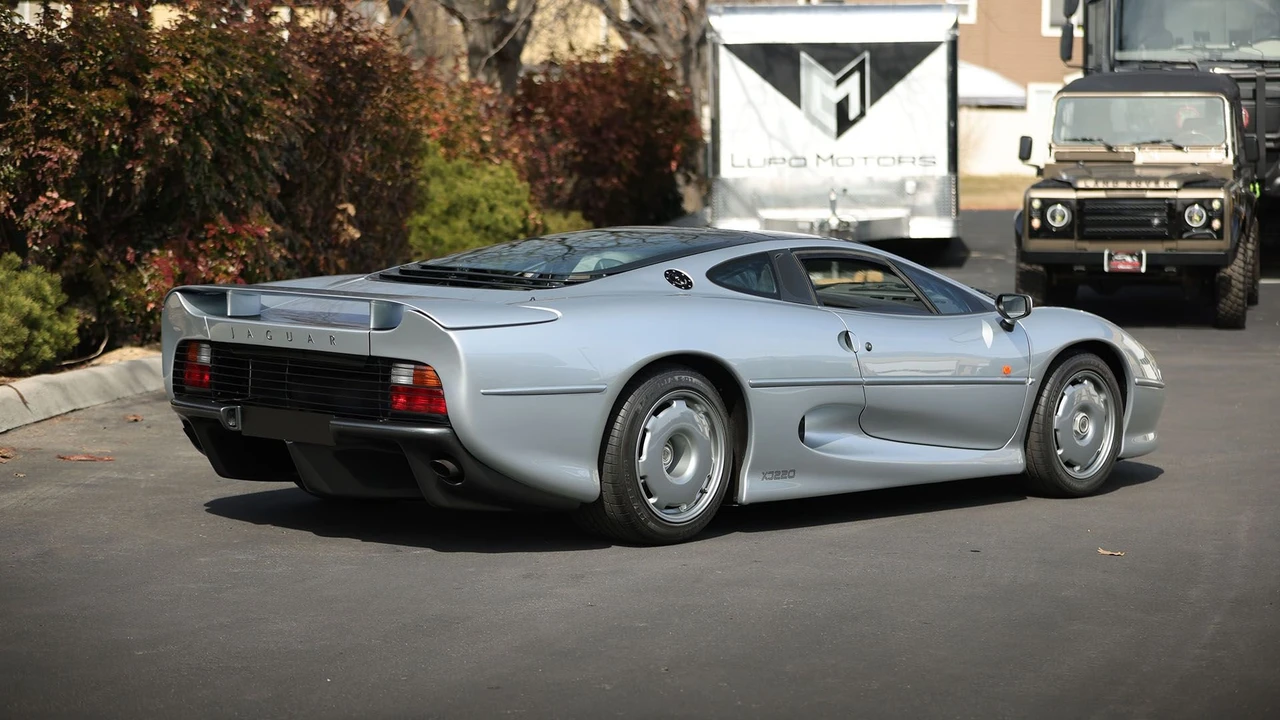 1993 Jaguar XJ220 - Image 12 of 31