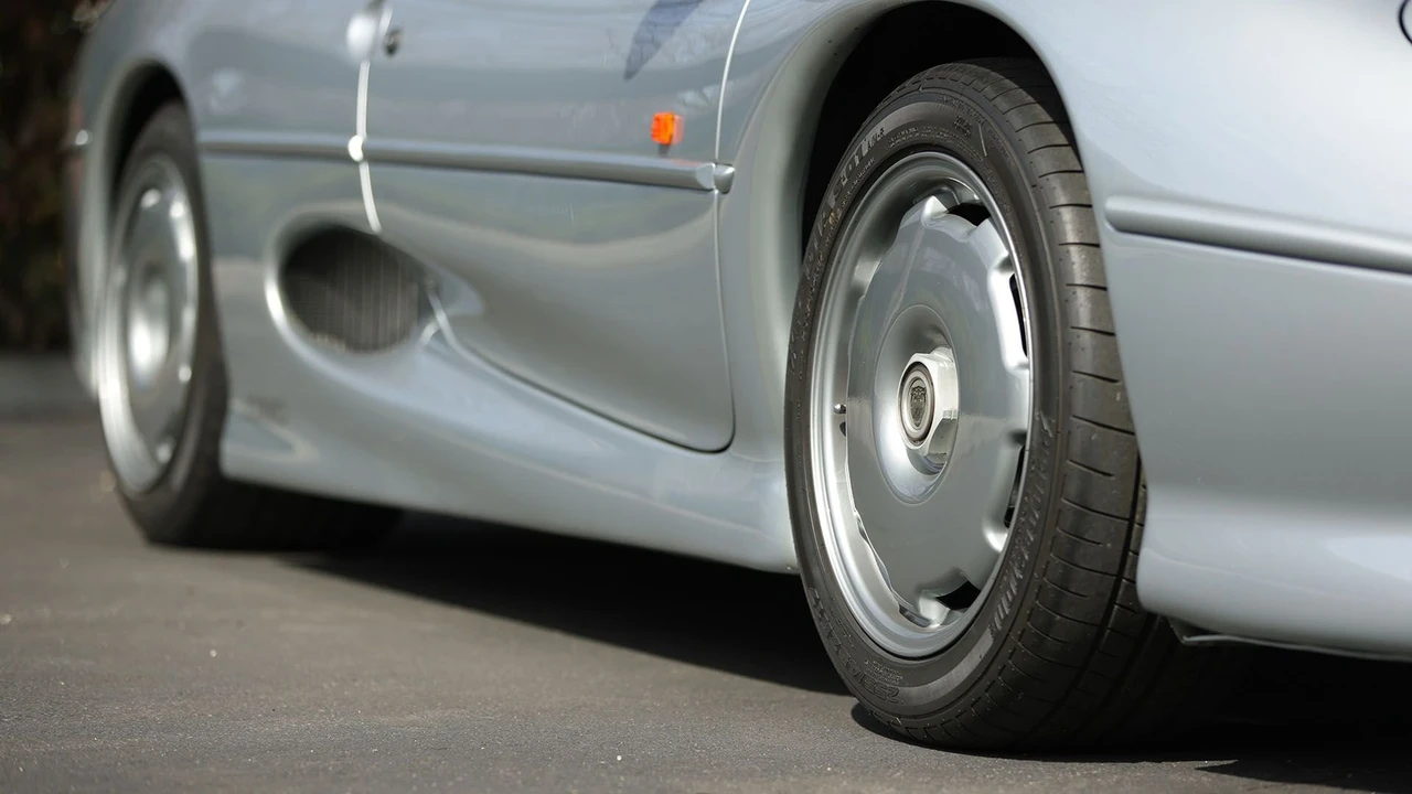 1993 Jaguar XJ220 - Image 30 of 31