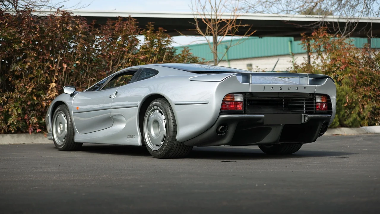 1993 Jaguar XJ220 - Image 11 of 31