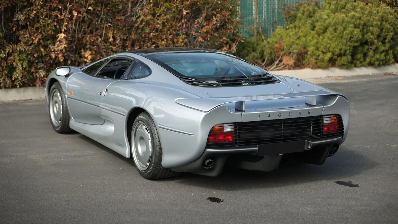 1993 Jaguar XJ220 - Image 14 of 31