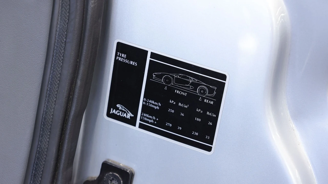 1993 Jaguar XJ220 - Image 4 of 31