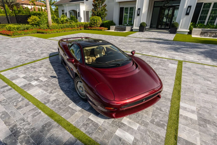 1993 Jaguar XJ220 - Image 2 of 31