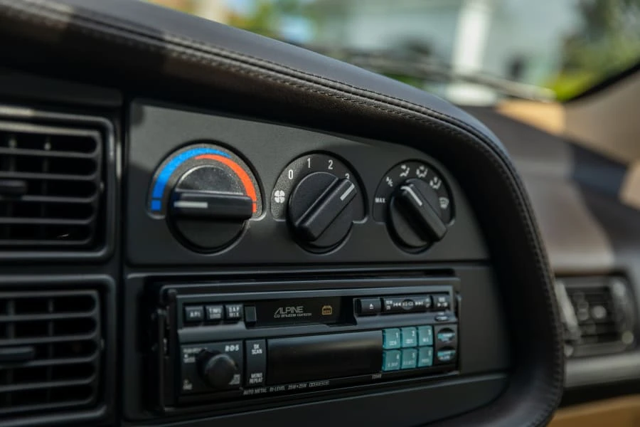 1993 Jaguar XJ220 - Image 27 of 31