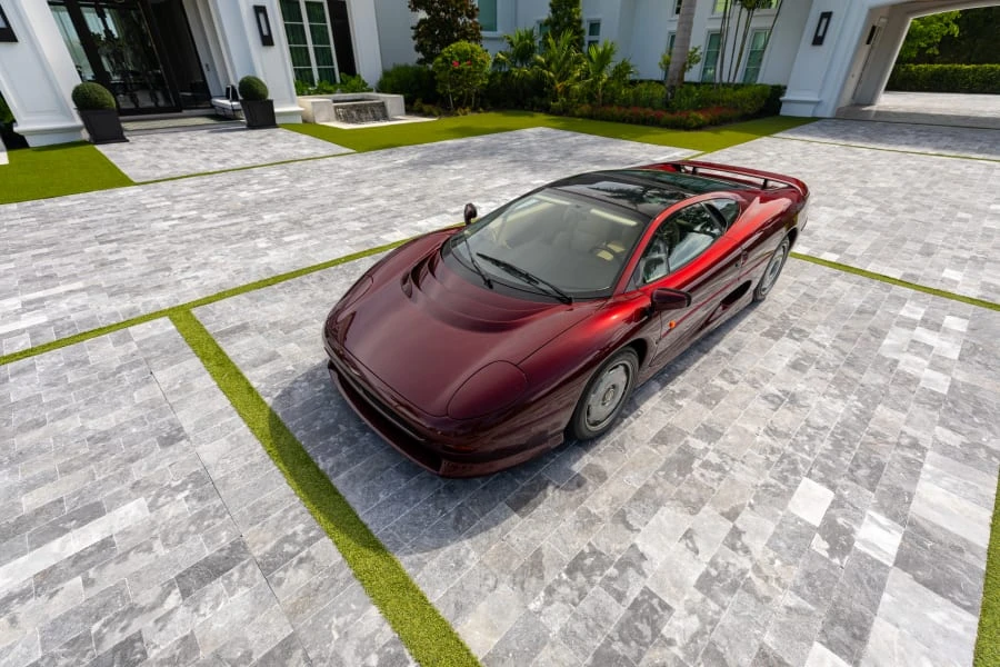 1993 Jaguar XJ220 - Image 12 of 31