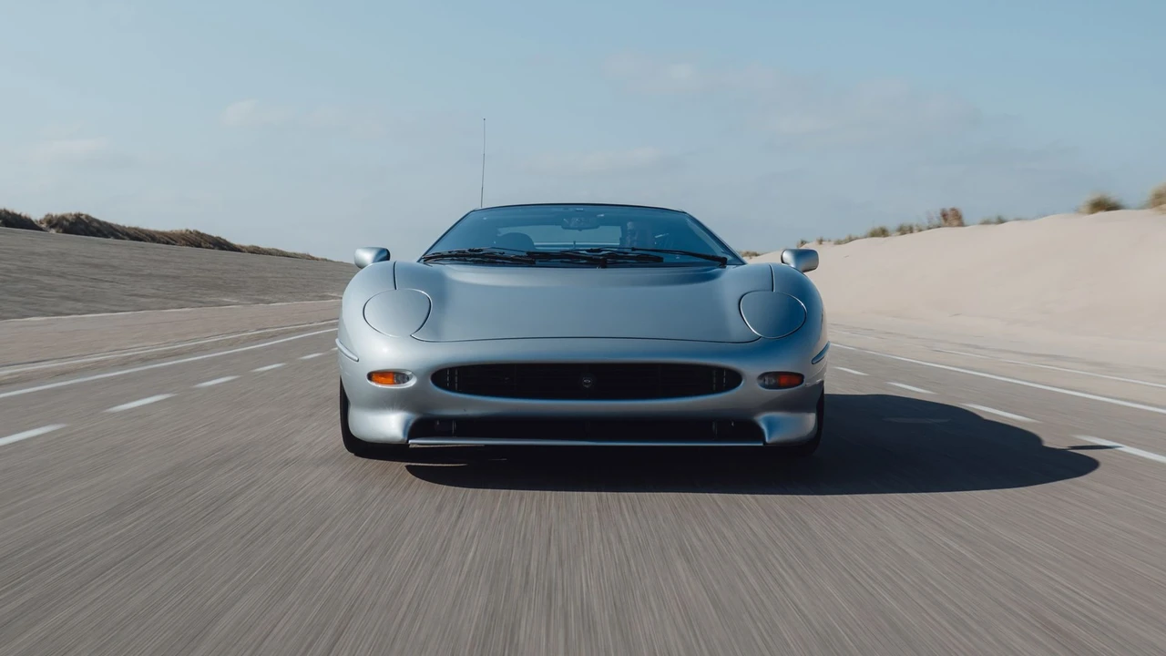 1993 Jaguar XJ220 - Image 13 of 31