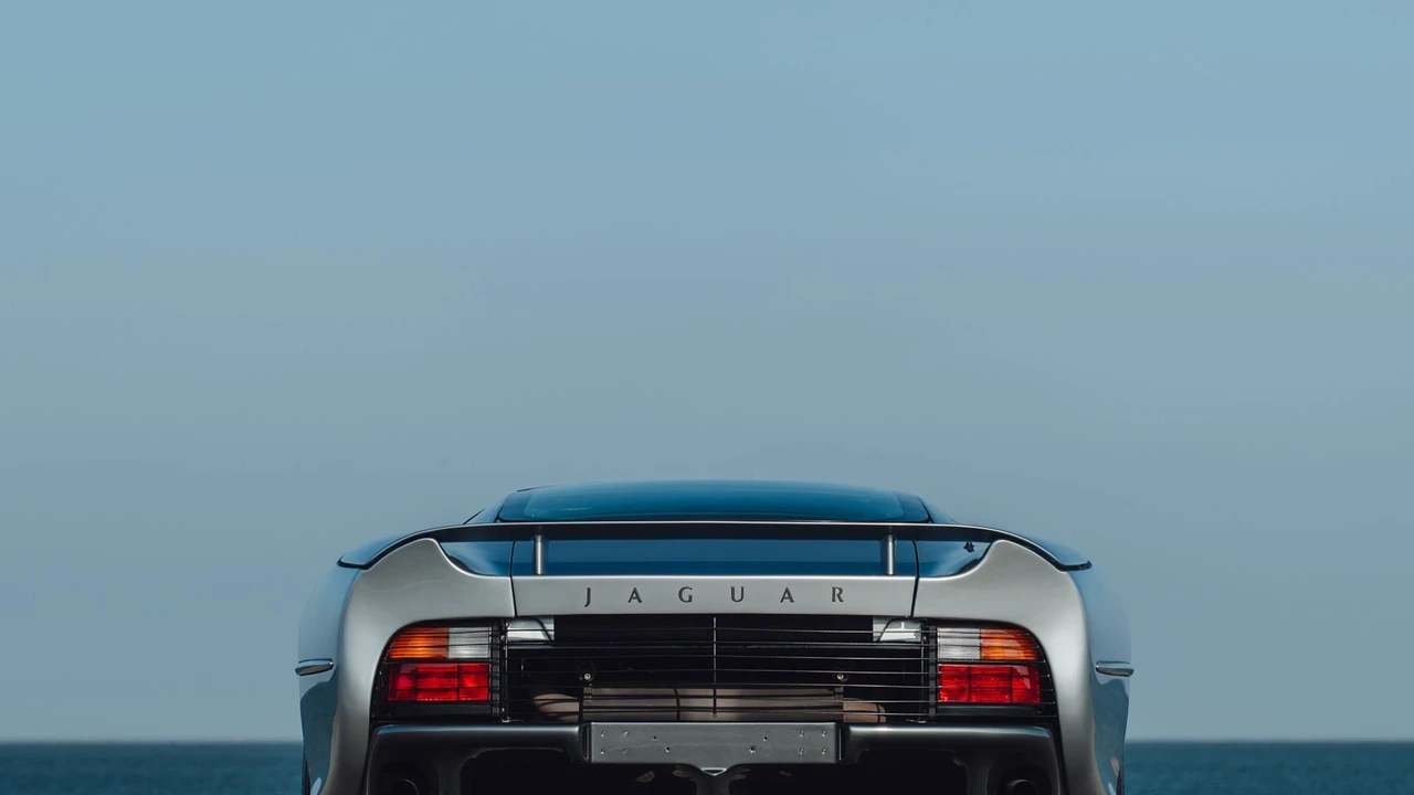 1993 Jaguar XJ220 - Image 16 of 31