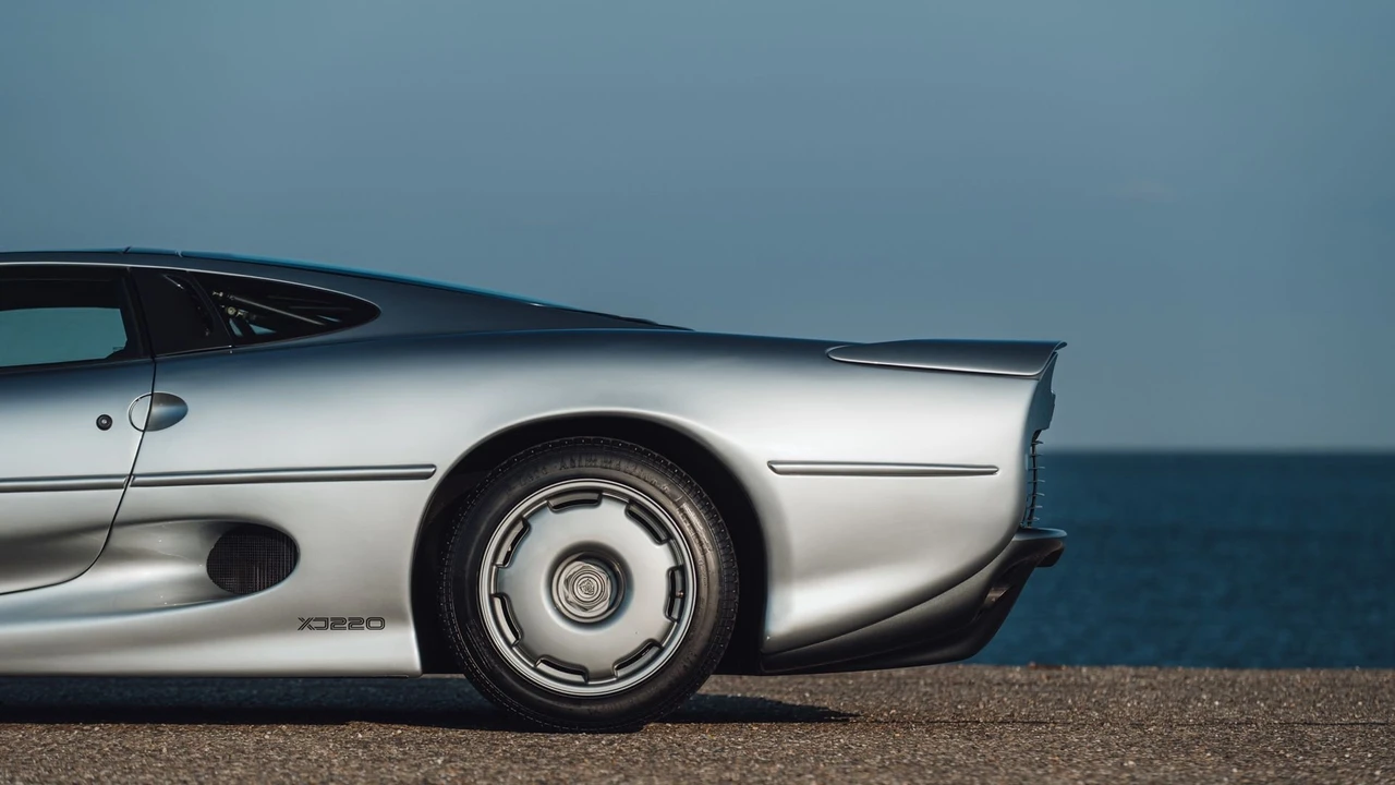 1993 Jaguar XJ220 - Image 28 of 31