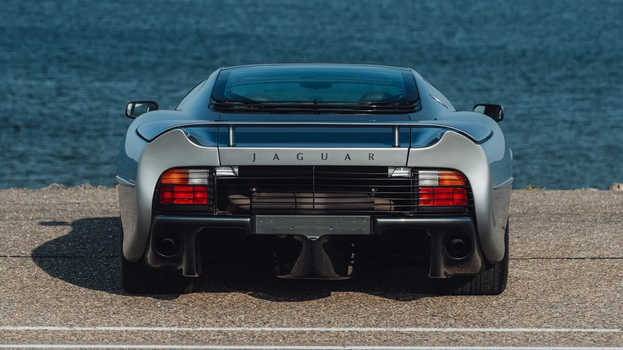 1993 Jaguar XJ220 - Image 17 of 31