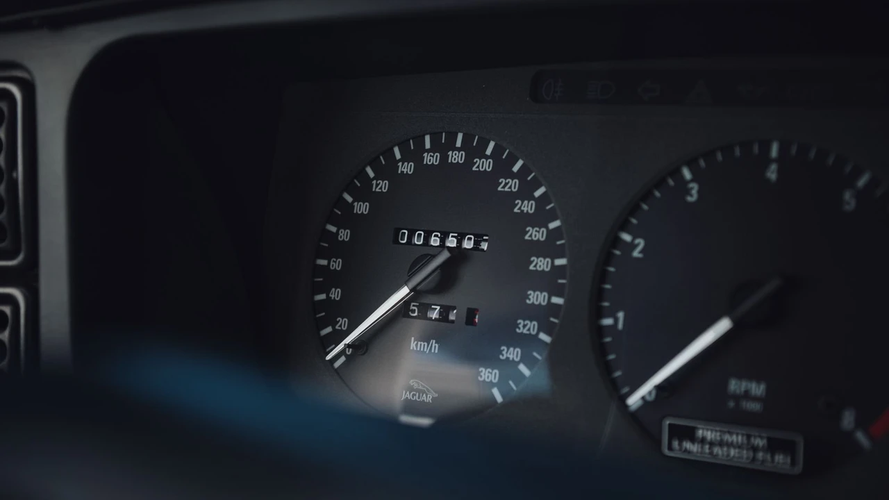 1993 Jaguar XJ220 - Image 7 of 31