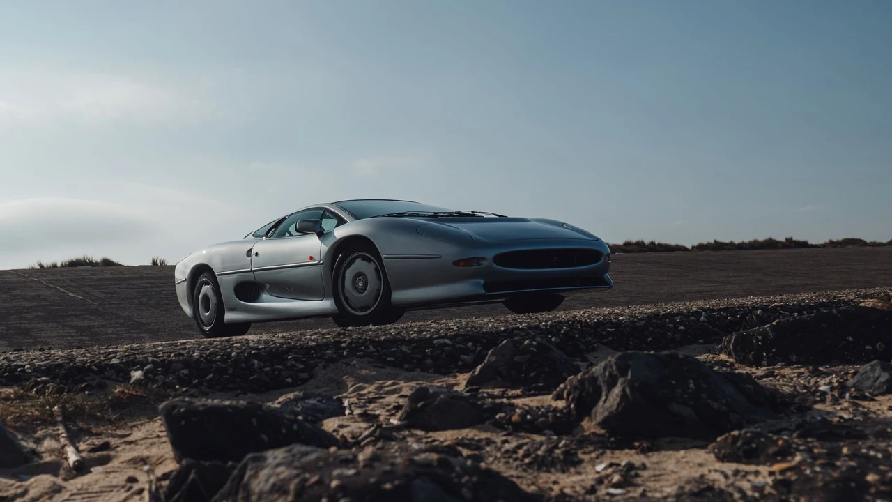 1993 Jaguar XJ220 - Image 25 of 31