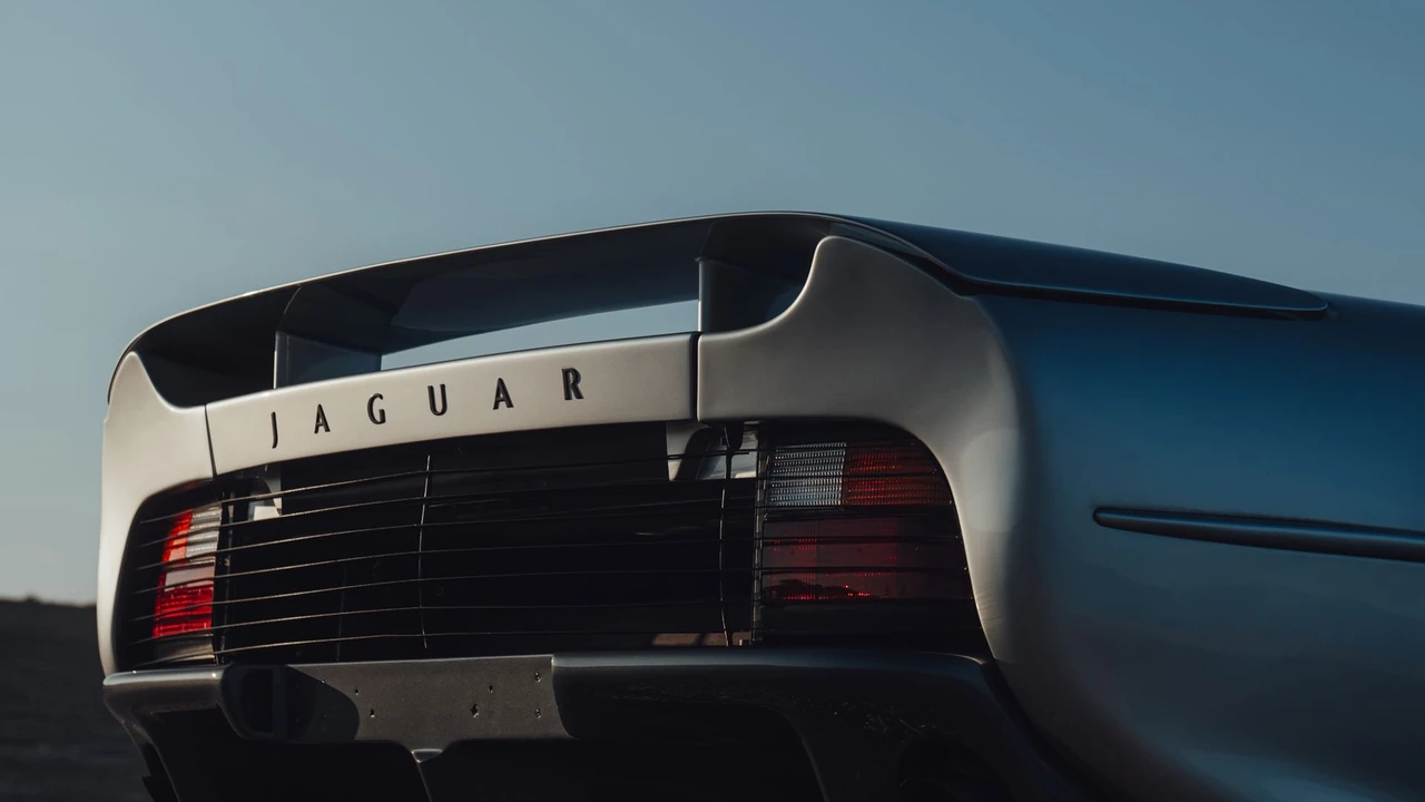 1993 Jaguar XJ220 - Image 12 of 31